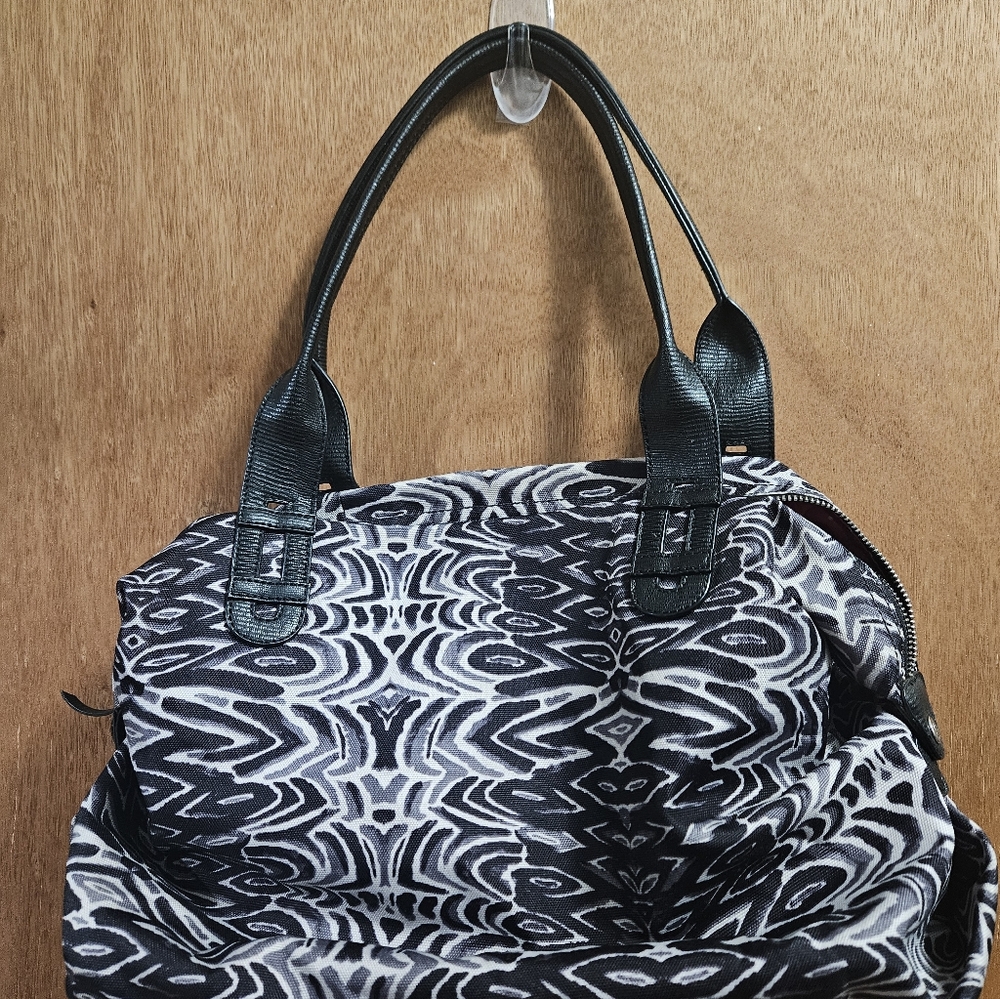 Stella & Dot Black and White Patterned Tote with Black Handles Roomy For Travel
